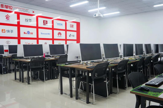 石家庄北方智扬中专学校IT实训室