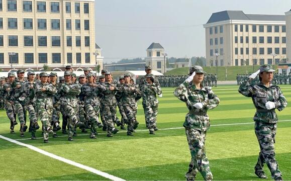 石家庄东华铁路学校新生军训汇演
