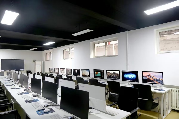 石家庄花都形象艺术学校计算机教室