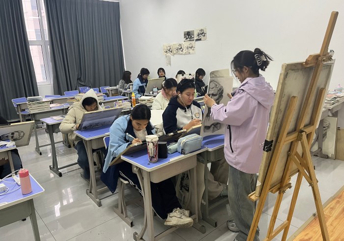 石家庄花都形象艺术学校美术教室