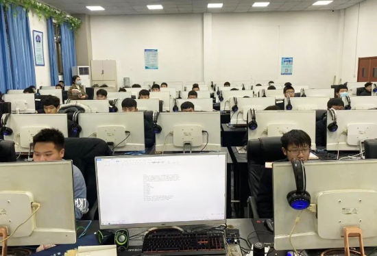 石家庄华美铁路学校计算机专业学生实训