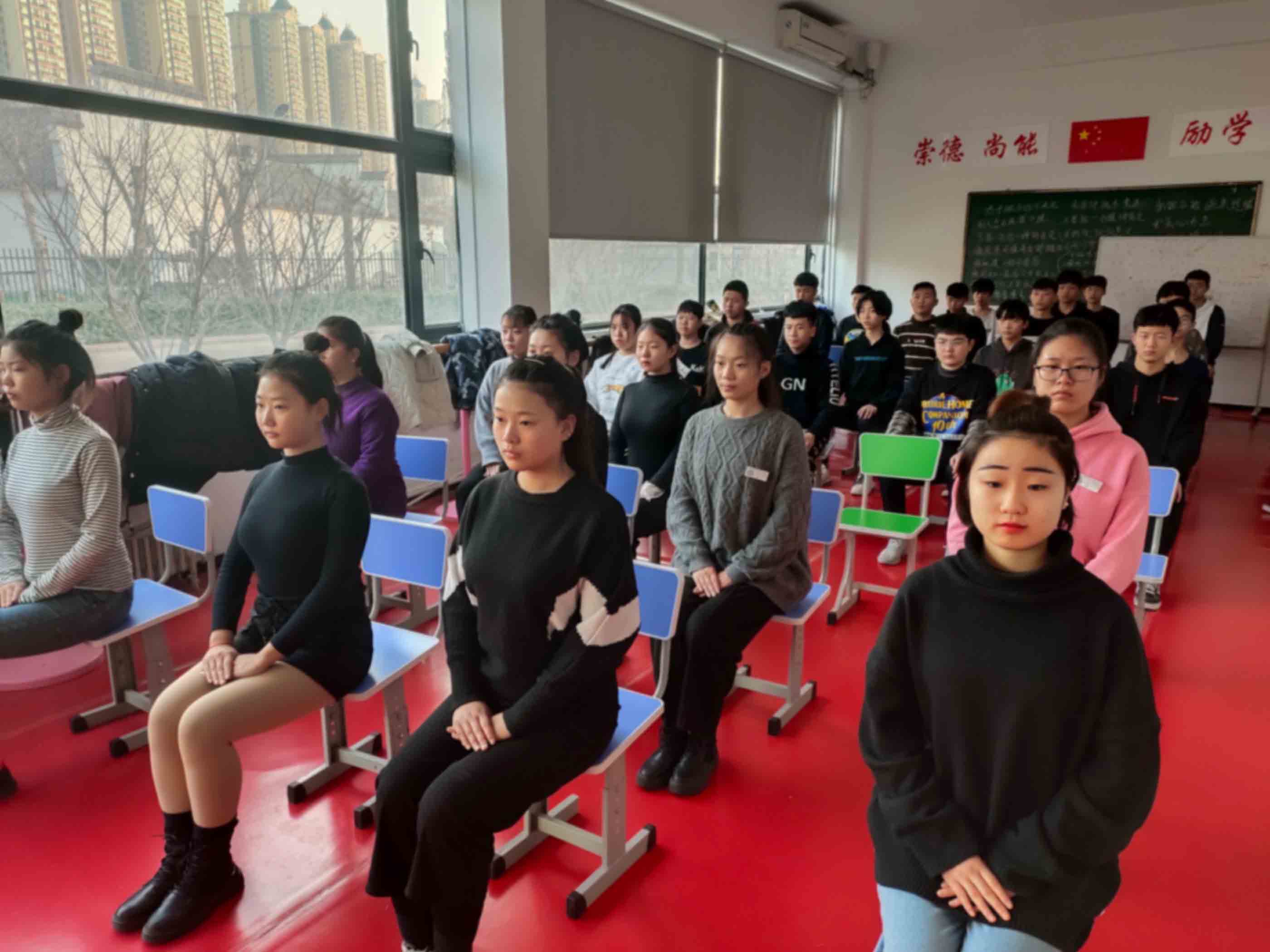 石家庄华师经济管理学校形体课