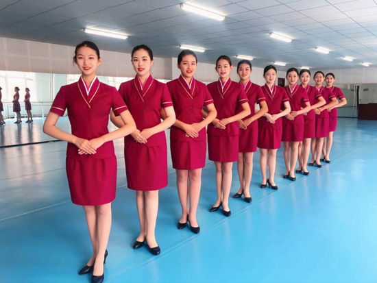 石家庄旅游学校航空专业学生礼仪实训