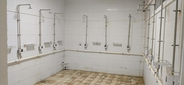 石家庄市明泽职业中专学校学生浴室