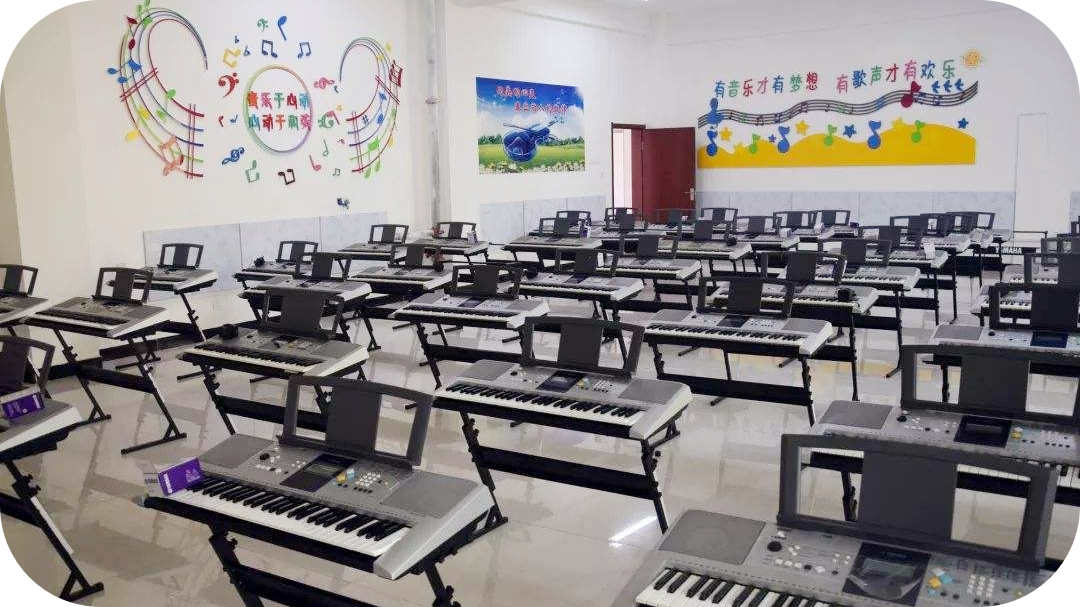 石家庄市明泽职业中专学校幼师专业钢琴教室