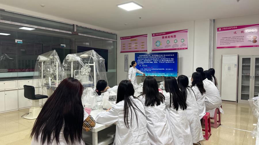  石家庄天使护士学校眼视光专业实训课