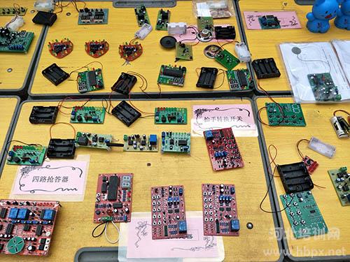 七职中第三届校园开放日电气技术应用学生创作成果展示