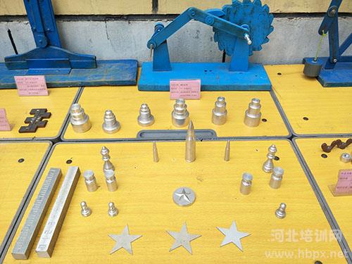 七职中第三届校园开放日机械加工技术学生创作成果展示