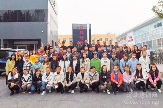 石家庄电子信息学校学生在经纬时代实训