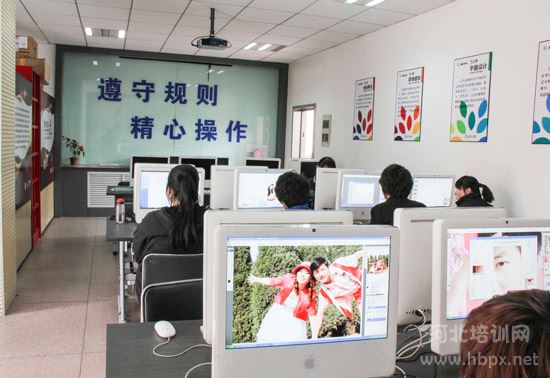 石家庄电子信息学校学生上课