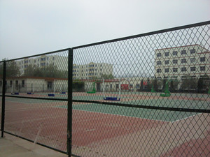 河北商贸学校篮球场