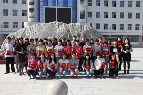 河北商贸学校2016年职业技能大赛获奖师生合影