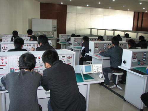 河北商贸学校电工实训室