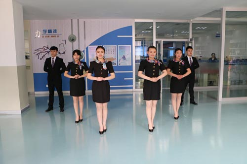 河北商贸学校商务礼仪实训课