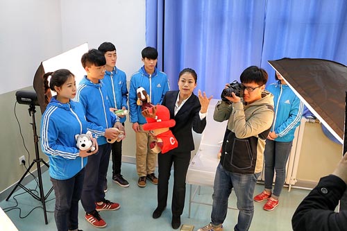 河北商贸学校学生商品信息采集实训课