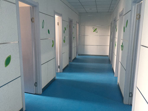 河北经济管理学校钢琴房