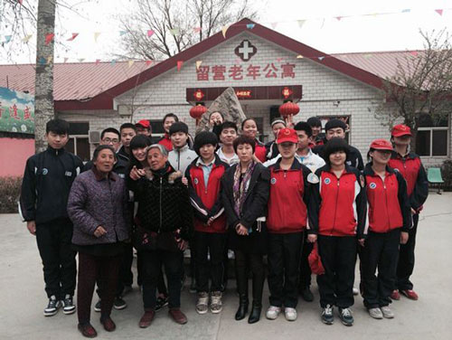 河北经济管理学校到留营养老院送爱心活动