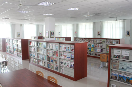 河北经济管理学校图书馆内景