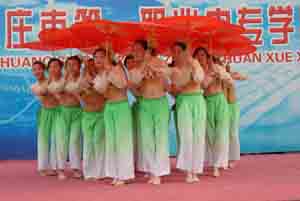 石家庄一职专学校幼师学生汇报表演