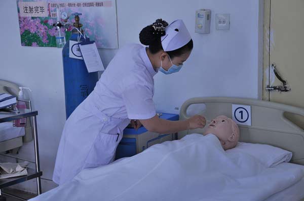 学生参加省护理技能考核-吸氧操作