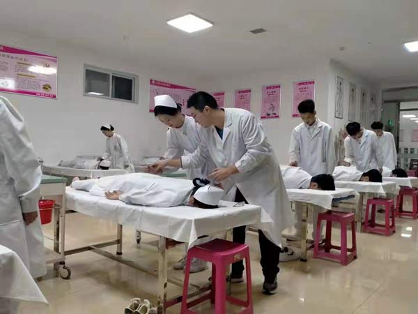 石家庄天使护士学校中医专业学生实训