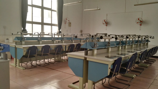 石家庄白求恩医学中等专业学校口腔护理实验室