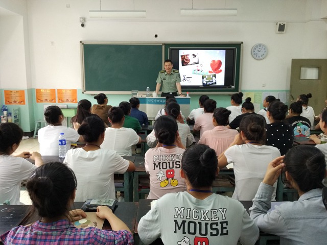 301医院专家来校授课