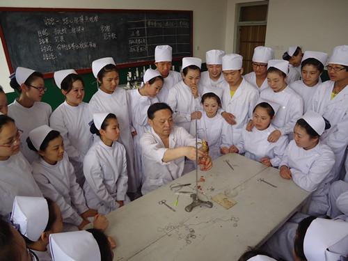 石家庄协和老师和学生一起观察蛙心起搏点