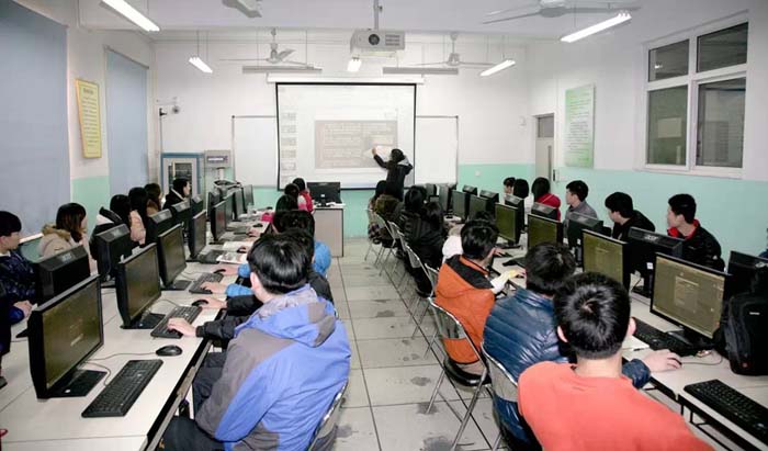 石家庄工商职业学院实训室