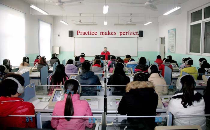 石家庄工商职业学院实训室