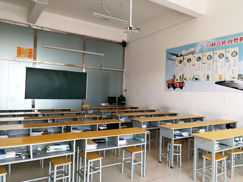 石家庄通用交通学校汽修教室