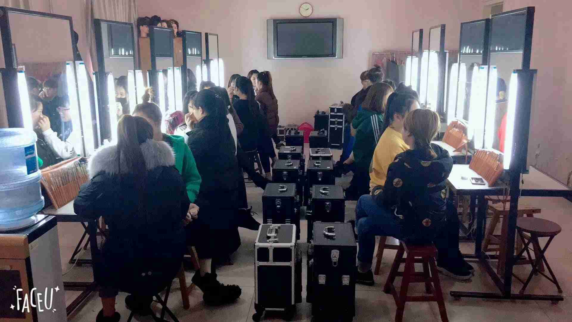 保定华中技工学校化妆专业