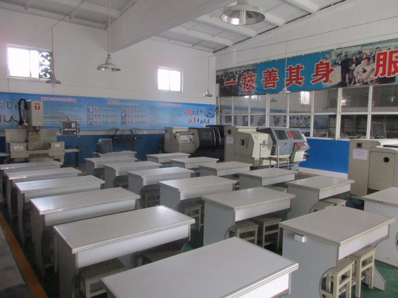 保定华中技校教室