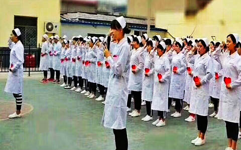 保定华中技工学校护理专业学生宣誓