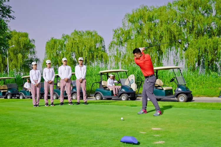 保定华中技工学校高尔夫方向专业