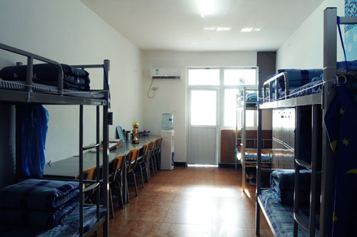 石家庄工程职业学院6人间宿舍