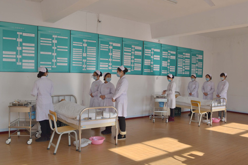 石家庄工程职业学院护理专业学生实训