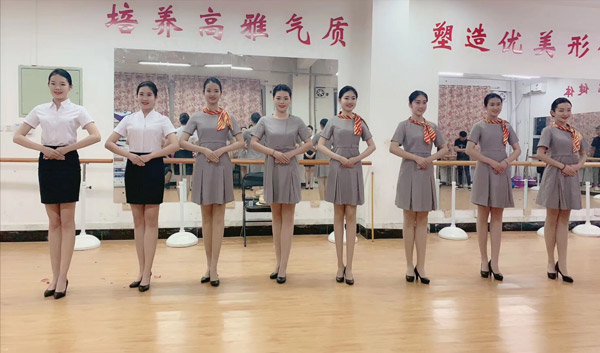 石家庄工程职业学院空乘订单班学生实训