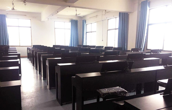 石家庄工程职业学院钢琴实训室