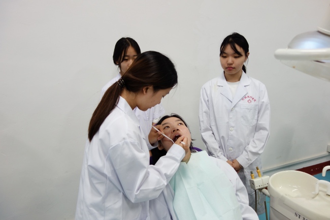 石家庄同仁医学中等专业学校学生实验教学