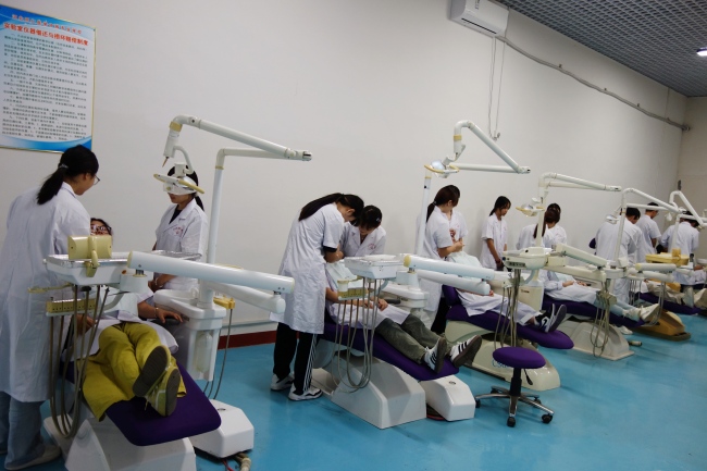 石家庄同仁医学院实训教学
