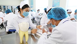 石家庄北方医学中等专业学校口腔修复专业实训课