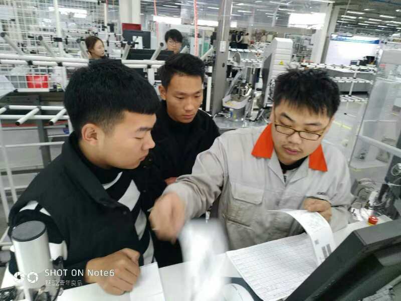 保定机械电子技工学校学生实习