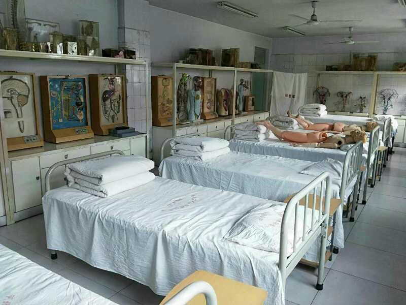 保定机械电子技工学校护理实训室