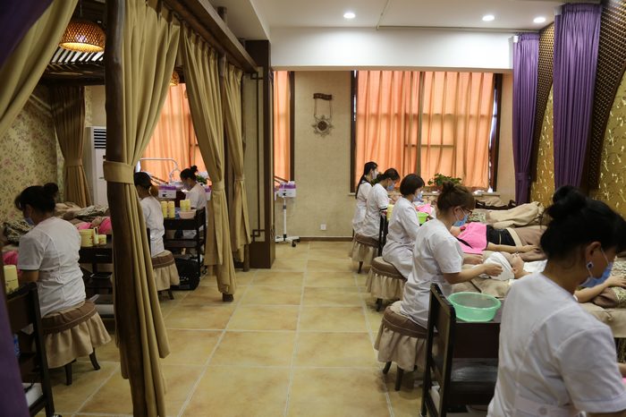 保定东方技工学校美容专业