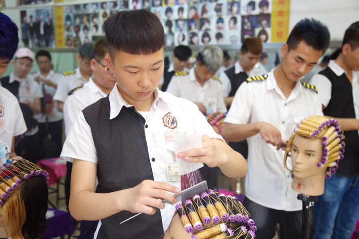 保定东方技工学校烫染实操