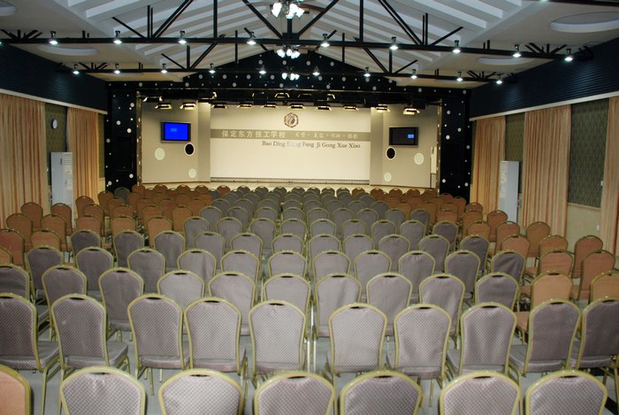 保定东方技工学校演播厅