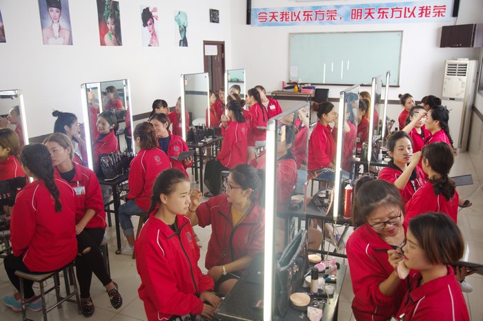 保定东方技工学校化妆课程