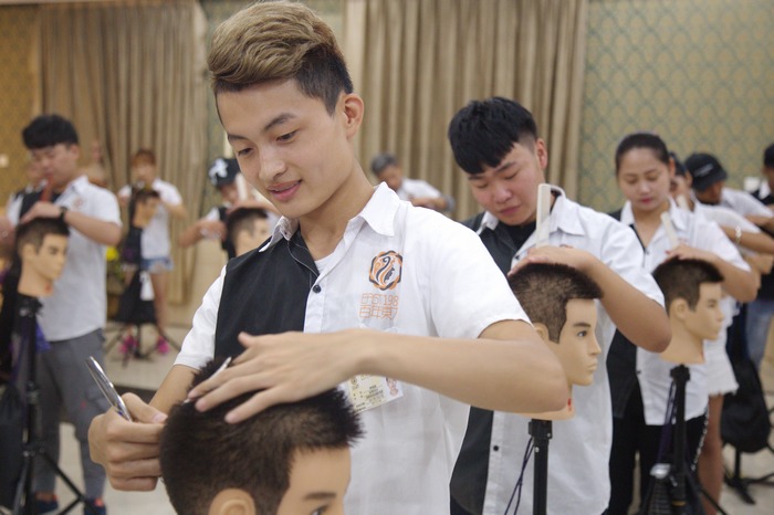 保定东方技工学校美发课