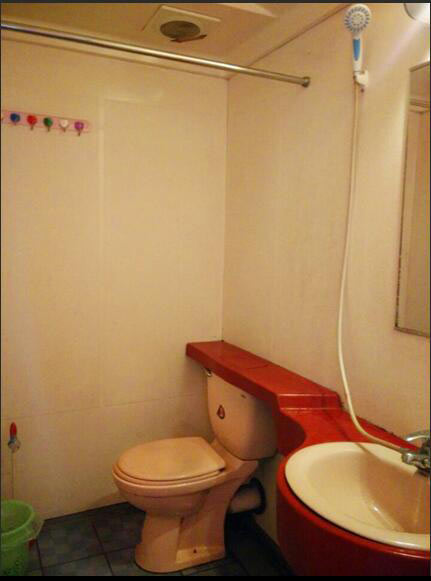 秦皇岛升华中专学校卫生间一角